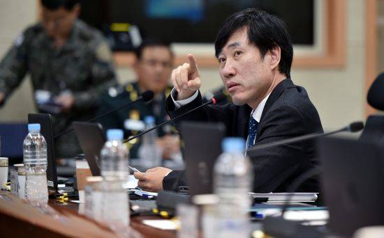 하태경 바른미래당 의원이 17일 오전 대구 육군 제2작전사령부에서 열린 국회 국방위원회의 대한 국정감사에서 질의 하고 있다. 뉴시스
