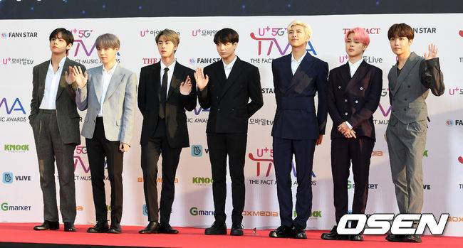 [OSEN=인천, 지형준 기자]가수 방탄소년단이 참석해 포토타임을 하고 있다. /jpnews@osen.co.kr