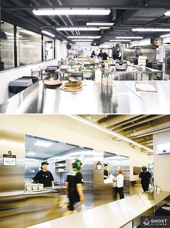 위쿡(위)과 고스트키친 내부 모습. 위쿡은 지난 7월 규제 샌드박스에 선정, 한시적으로 한 주방을 복수의 사업자가 사용해 영업하고 서울 지역 내 B2B 판매도 허용됐다. 고스트키친은 배달의민족, 요기요 등 배달앱을 통한 주문 접수부터 결제, 주문한 음식이 라이더(배달인력)에게 전달되기까지 일련의 과정을 자동화했다. <사진 : 각 사 제공>