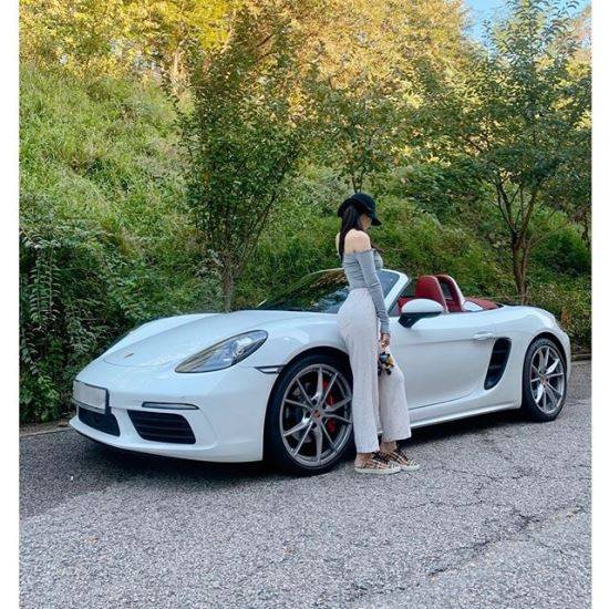지난 4일 신재은이 새로 구입했다고 밝힌 포르쉐 박스터 718. 신재은 인스타그램