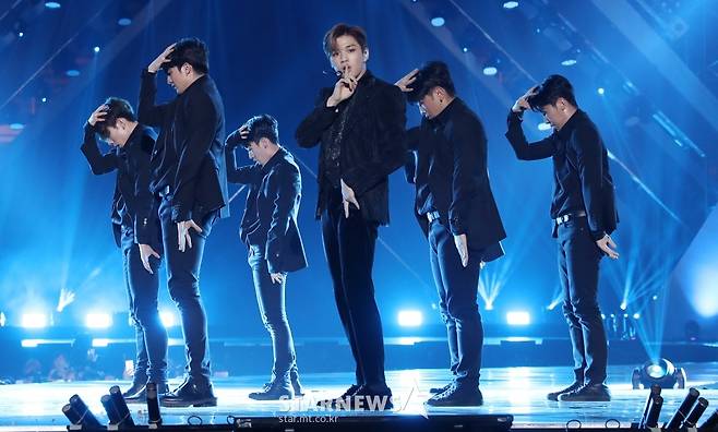 [★포토]강다니엘 'AAA서 첫 신곡 무대 발표'