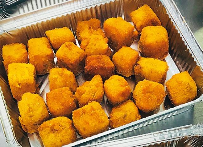 이탈리아 북부 피에몬테 사람들의 고기에 대한 각별한 애정은 족발튀김을 보면 알 수 있다. 내 입맛에는 한두 개 정도는 맛있지만 기름기 때문에 금세 질렸다.