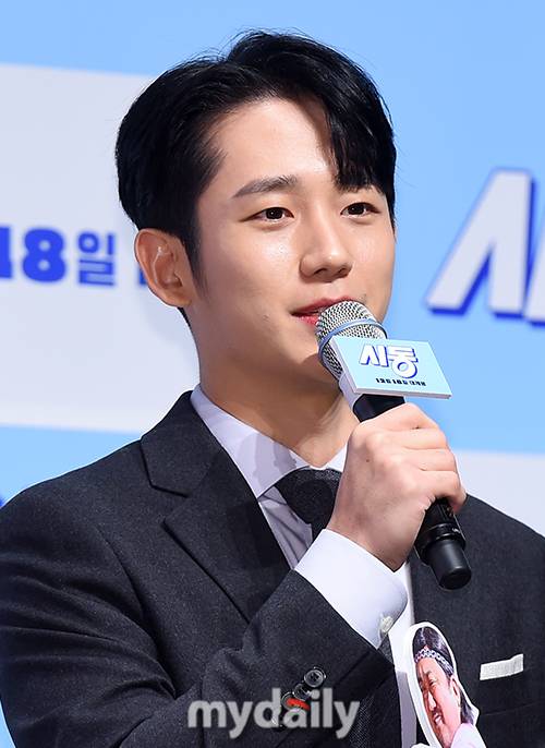 ▲ 정해인 '덮은 머리·깐 머리 다 가능해요'