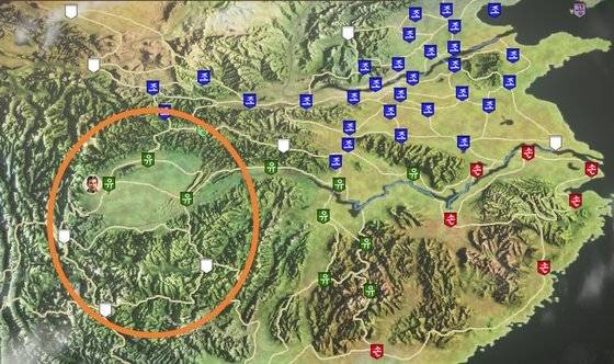 중원에서 멀리 떨어진 익주(주황색 원)는 고립된 지형 덕분에 각종 전란의 화를 피할 수 있었다. [KOEI사의 게임 '삼국지 13' 캡쳐]
