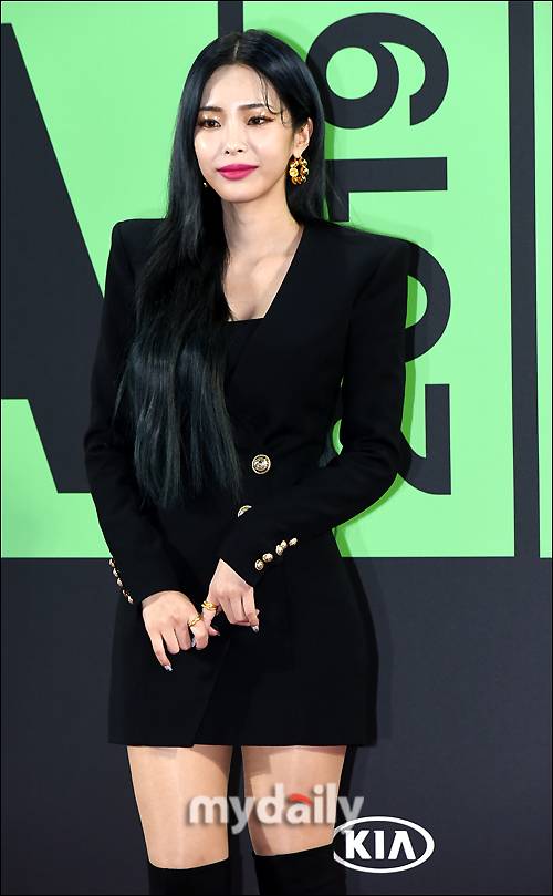 ▲  헤이즈 '잘록 허리 자랑'