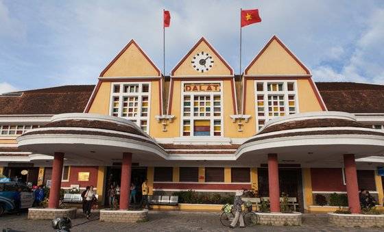 베트남 남부 고원지대에 지라한 달랏은 사철 봄 같은 날씨를 자랑한다. 사진은 관광객이 많이 찾는 기차역. 최승표 기자