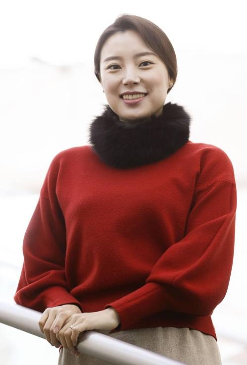 (서울=연합뉴스) 이재희 기자 = 소프라노 황수미가 서울 서초구 예술의전당에서 열린 연합뉴스와 인터뷰에 앞서 포즈를 취하고 있다. 2019.12.3   scape@yna.co.kr