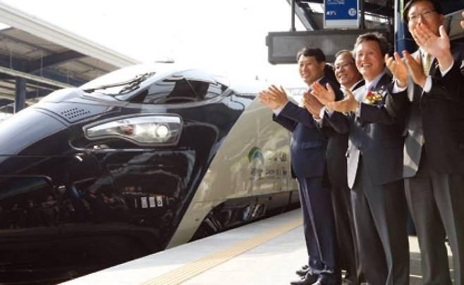 (사진 39) 2012년 열린 해무 출고식. [출처 한국철도공사]