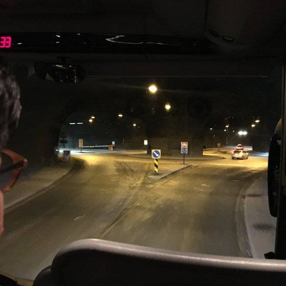 트롬쇠 지하터널 내 교차로. 날씨가 춥고 항상 눈이 쌓여있다보니 지하도로 교통체계가 세계 어디보다 발달했다. [사진 해양수산개발연구원]