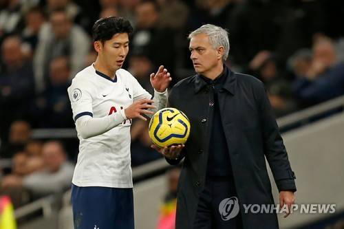손흥민과 조제 모리뉴 토트넘 감독 (AFP=연합뉴스)