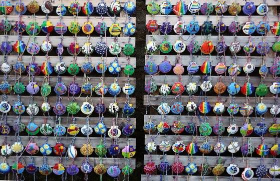 산티아고 순례길의 상징과도 같은 가리비 껍데기. 기념품으로도 인기가 좋다.