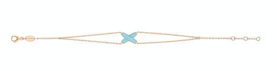 터콰이즈의 색상은 하늘색부터 녹색으로도 보이는 파란색까지 다양하다. 다른 보석들과는 사뭇 다른 묘한 분위기의 아름다움을 지녔다. [사진 쇼메]