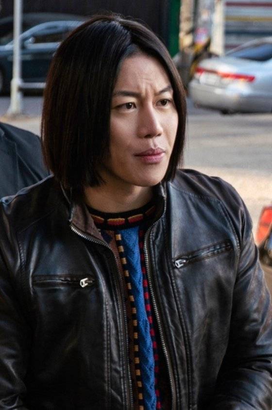 드라마 ‘열혈사제’에서 막싸움의 달인 장룡 역의 음문석 배우. 건들건들한 건달 캐릭터에 단발머리가 두드러졌다. [사진 SBS]