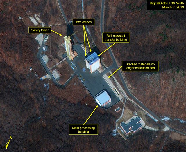 북한이 7일에 이어 13일에도 평북 철산군 동창리에 있는 서해위성발사장에서 ‘대단히 중대한 시험’을 했다고 14일 밝혔다. 사진은 지난 3월의 동창리 미사일 발사장 모습. 38 North·DigitalGlobe 제공