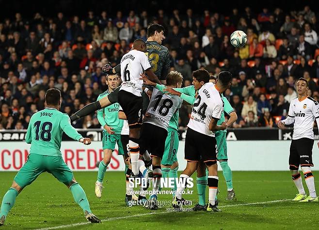 ▲ 쿠르투아 헤딩