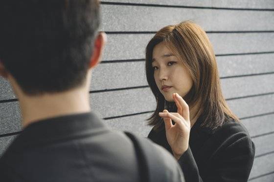 영화 '기생충'에서 극중 기정(박소담)이 일명 '제시카 송'을 부르는 장면. [사진 CJ엔터테인먼트]