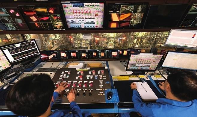 2열연공장의 운전실(사진=포스코 제공)