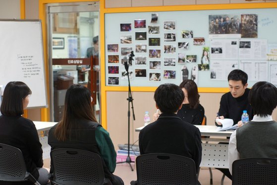 서울방송고등학교 3학년 학생들을 대상으로 진행된 모의면접 프로그램 모습
