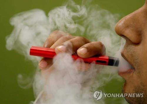 전자담배, 물담배도 말레이 음식점 금지 대상 [로이터=연합뉴스]
