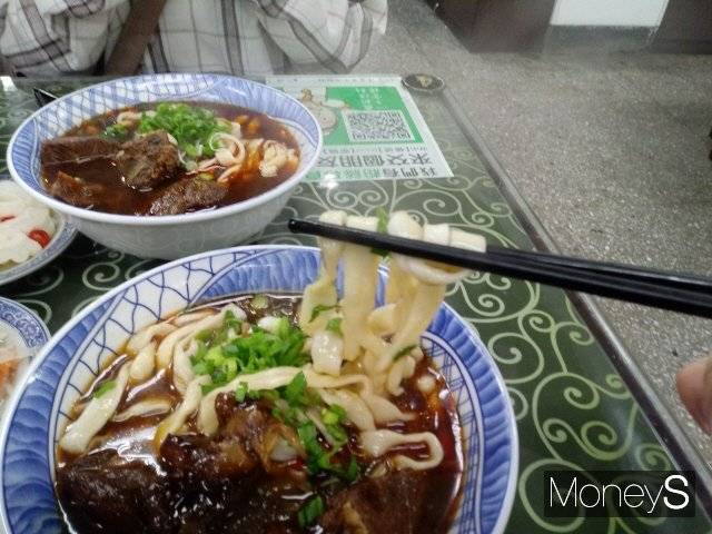 소고기를 듬뿍 넣은 우육면. /사진=박정웅 기자