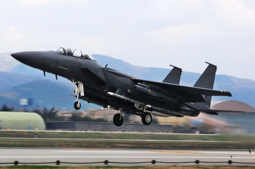 한국 공군 F-15K 전투기가 활주로를 이륙하고 있다. 세계일보 자료사진