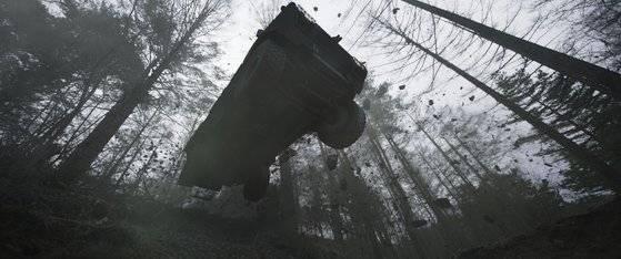 높이 도약한 장갑차뿐 아니라 주변 풍경도 디지털로 작업한 것이다. [사진 CJ엔터테인먼트·덱스터스튜디오]