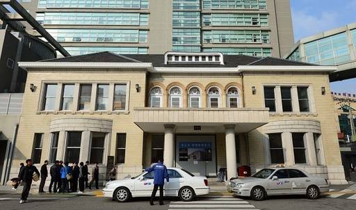 강북삼성병원 내 경교장.&nbsp;도로, 주차장 등으로 둘러싸여&nbsp;‘문화재 보호가 제대로 이뤄지지 못한다’는 지적이 끊이지 않았다. 세계일보 자료사진