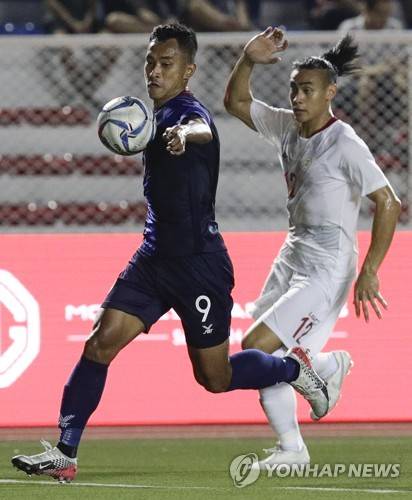 동남아시안게임서 활약하는 아기날도(오른쪽) [AP=연합뉴스 자료사진]