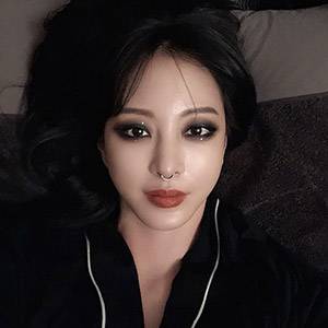 사진설명=피어싱은 각종 부작용 위험이 있어 시술 전 주의가 필요하다./사진=한예슬 인스타그램 캡처