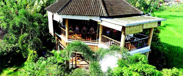 대표적 워라밸 여행지로 꼽히는 인도네시아 발리. 발리에서는  요가수업과 쿠킹 클래스 등 힐링 체험이 인기다.