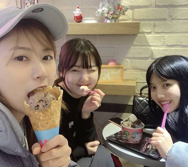 ▲ 오하영(왼쪽부터), 예린, 조이. 출처ㅣ조이 SNS