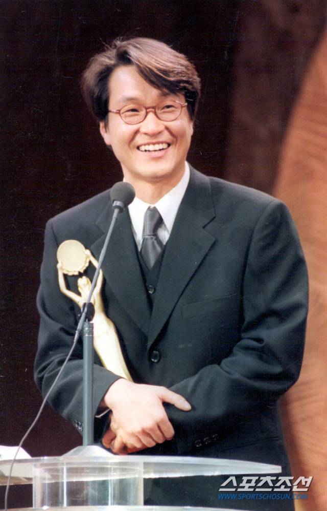 1998년 청룡영화제에 참석한 배우 한석규
