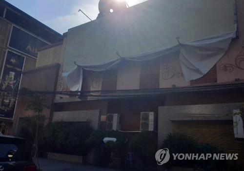 간판 가려진 캄보디아 최대 북한 식당 [독자 제공=연합뉴스 자료 사진]
