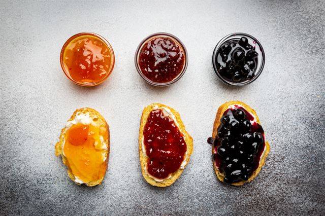 제철 아닌 과일을 먹을 수 있는 게 잼이다. 질감과 농도를 잘 맞춰야 제대로 즐길 수 있다. 게티이미지뱅크