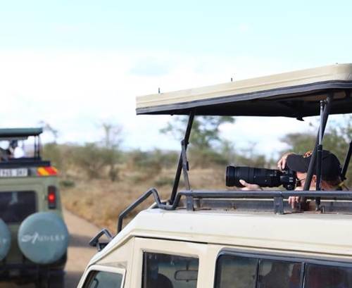 망원렌즈로 촬영하는 관광객 [사진/성연재 기자]