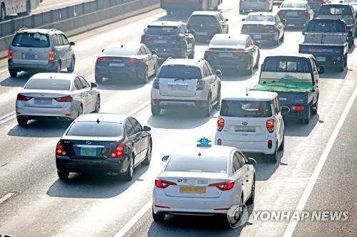 자동차보험료 29일부터 3.3~3.5% 오른다 [연합뉴스 자료사진]
