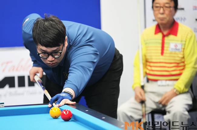 선지훈이 김철민과의 결승서 샷을 준비하고 있다.