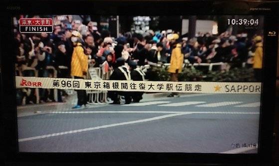 선수를 기다리는 골인 테잎.