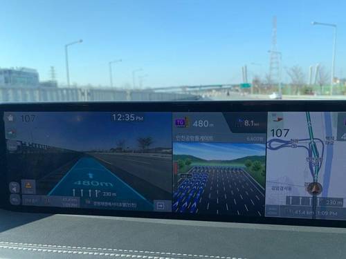 GV80 증강현실 내비게이션 (고양=연합뉴스) 제네시스는 15일 첫 스포츠유틸리티차(SUV) GV80을 출시했다. [촬영 최윤정]