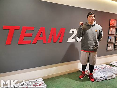 SK와이번스 포수 이홍구가 18일 인천SK행복드림구장에서 2020시즌을 향해 화이팅을 하고 있다. 사진(인천)=안준철 기자