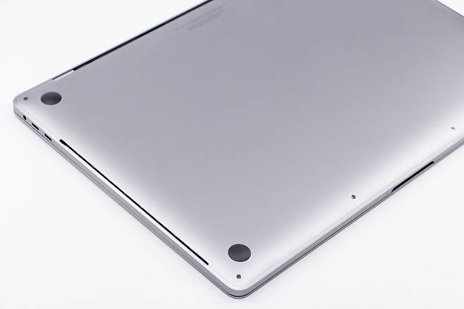 상 하판 전부 알루미늄으로만 된 것이 특징.