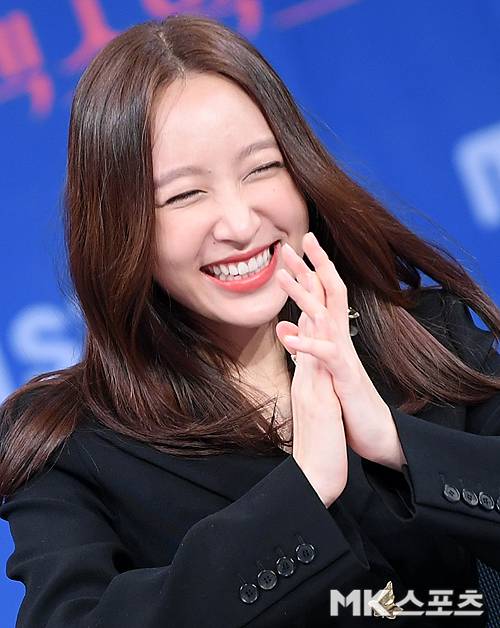 하니의 2020년 드라마 제작발표회 환하게 웃는 모습