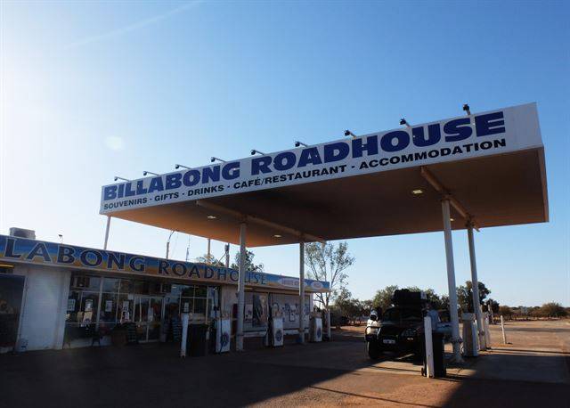 사람을 보기 힘들수록 주유소가 숙소이자 레스토랑이자 기념품 가게인 곳이 많다. 인사도 자연스레 격해진다. “캥거루 말고 널 만나 반가워!”