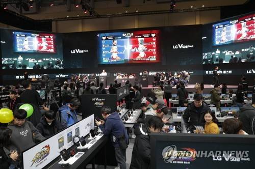 'LG 듀얼 스크린'으로 게임 해요 [LG전자 제공. 재판매 및 DB 금지]