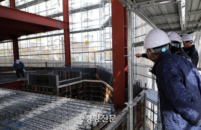 한 건설현장의 모습. |경향신문 자료사진