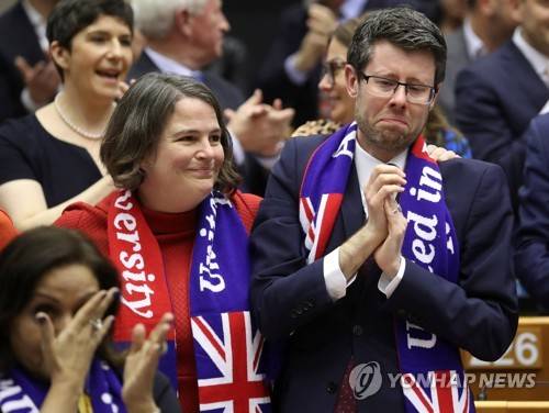 29일(현지시간) 유럽의회 브렉시트 합의안 표결 뒤 의원들의 모습[로이터=연합뉴스]