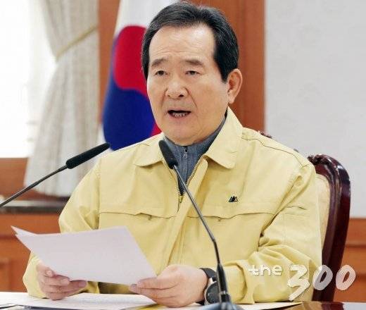  정세균 국무총리가 2일 오후 서울 종로구 정부서울청사에서 열린 '신종 코로나바이러스 감염증 대응 확대 회의'에 참석해 모두발언을 하고 있다.