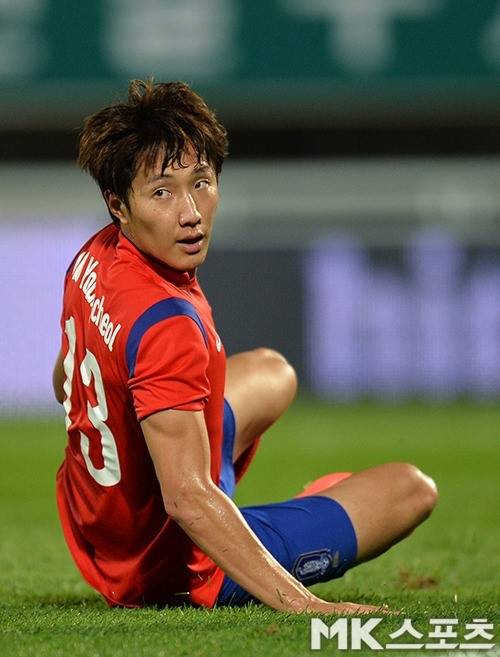 전 국가대표 공격수 조영철이 일본 5부리그 FC 티아모 히라카타에 입단했다. 지난 1월로 J2리그 알비렉스 니가타와 계약이 만료되어 FA 신분이었다. 2014년 A매치 홈경기 파라과이전 당시 조영철. 사진=MK스포츠DB