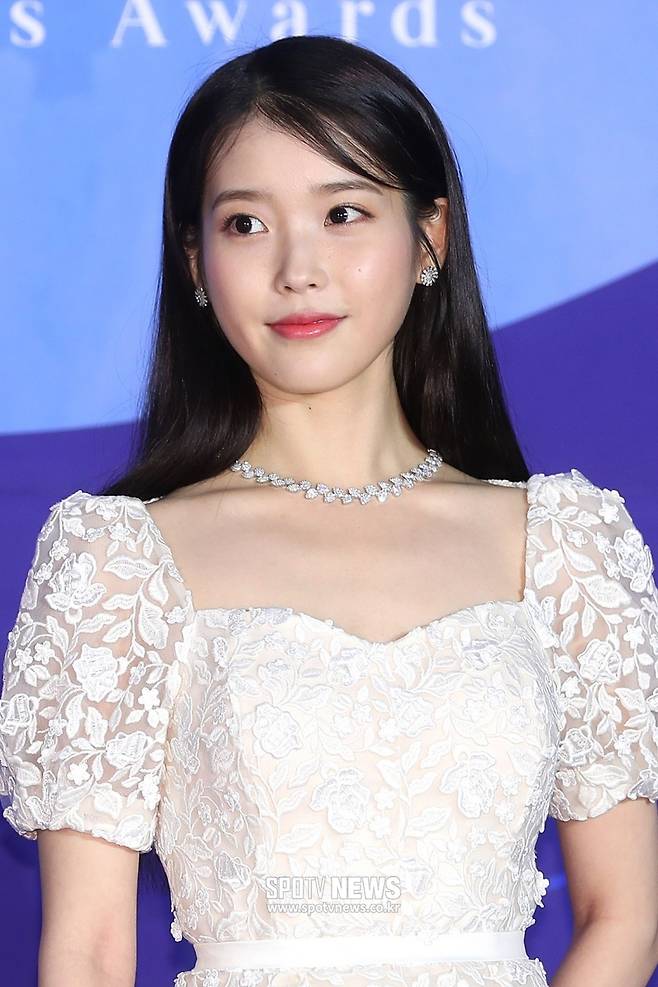 ▲ '사랑의 불시착' OST를 부르는 아이유. ⓒ곽혜미 기자