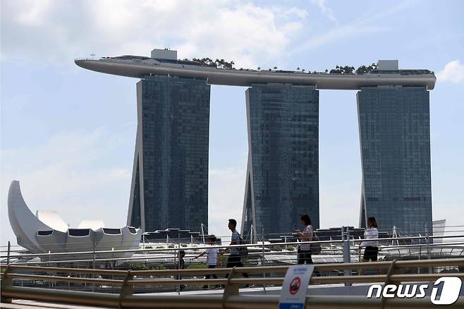 싱가포르 관광 명소인 마리나베이샌즈 스카이파크. © AFP=뉴스1